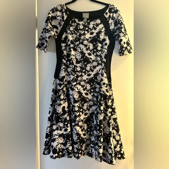 Rabbit Rabbit Rabbit Design - Dress - Picture 5 of 5